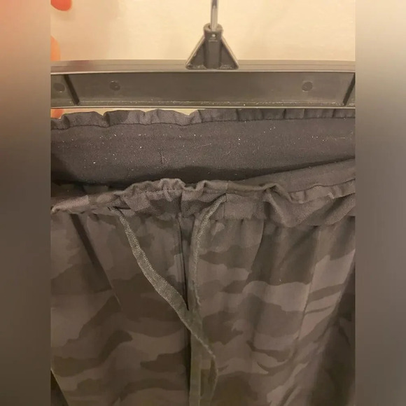 Lululemon Keep Moving Pant 7/8 High Rise Gray & Black Camo Size 14 - Picture 4 of 9